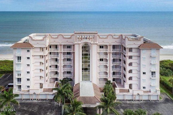 aerial image of an oceanfront highrise condominium
