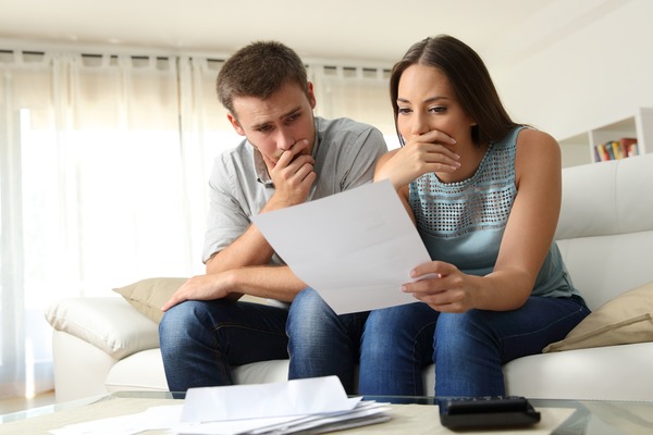 couple looking at foreclosure letter