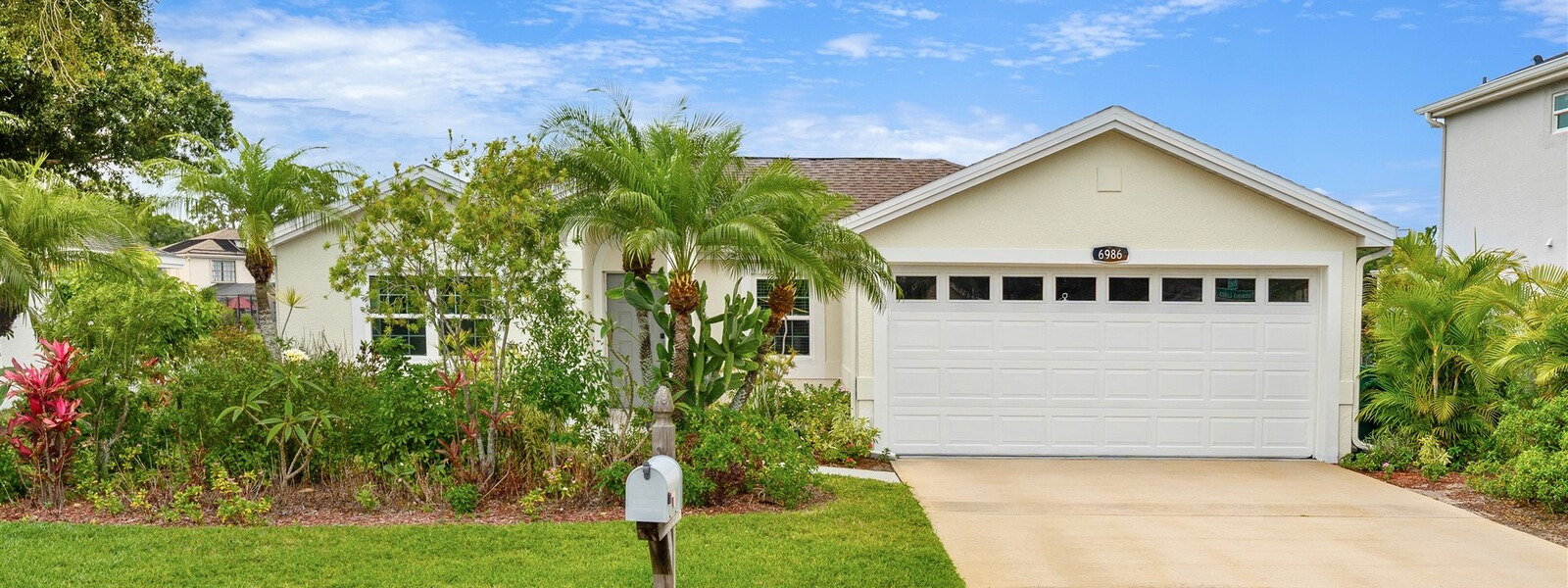 6986 Hammock Lakes Drive