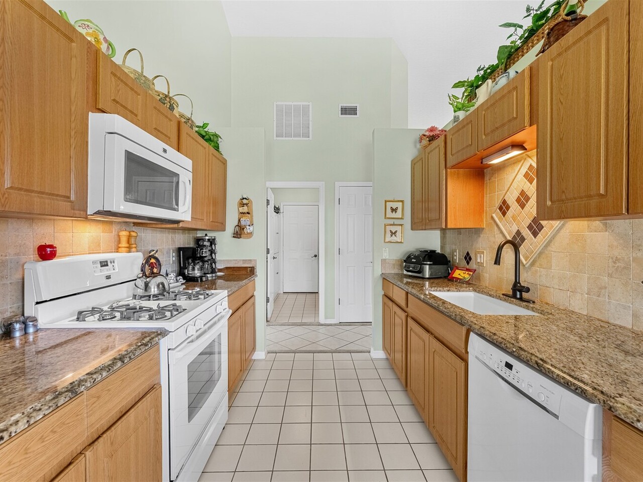 1072 Spanish Wells Drive