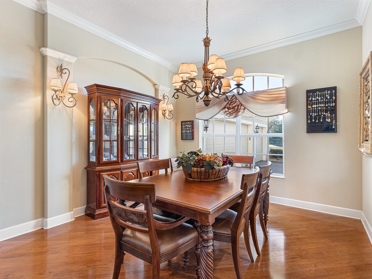 1143 Balmoral Way
