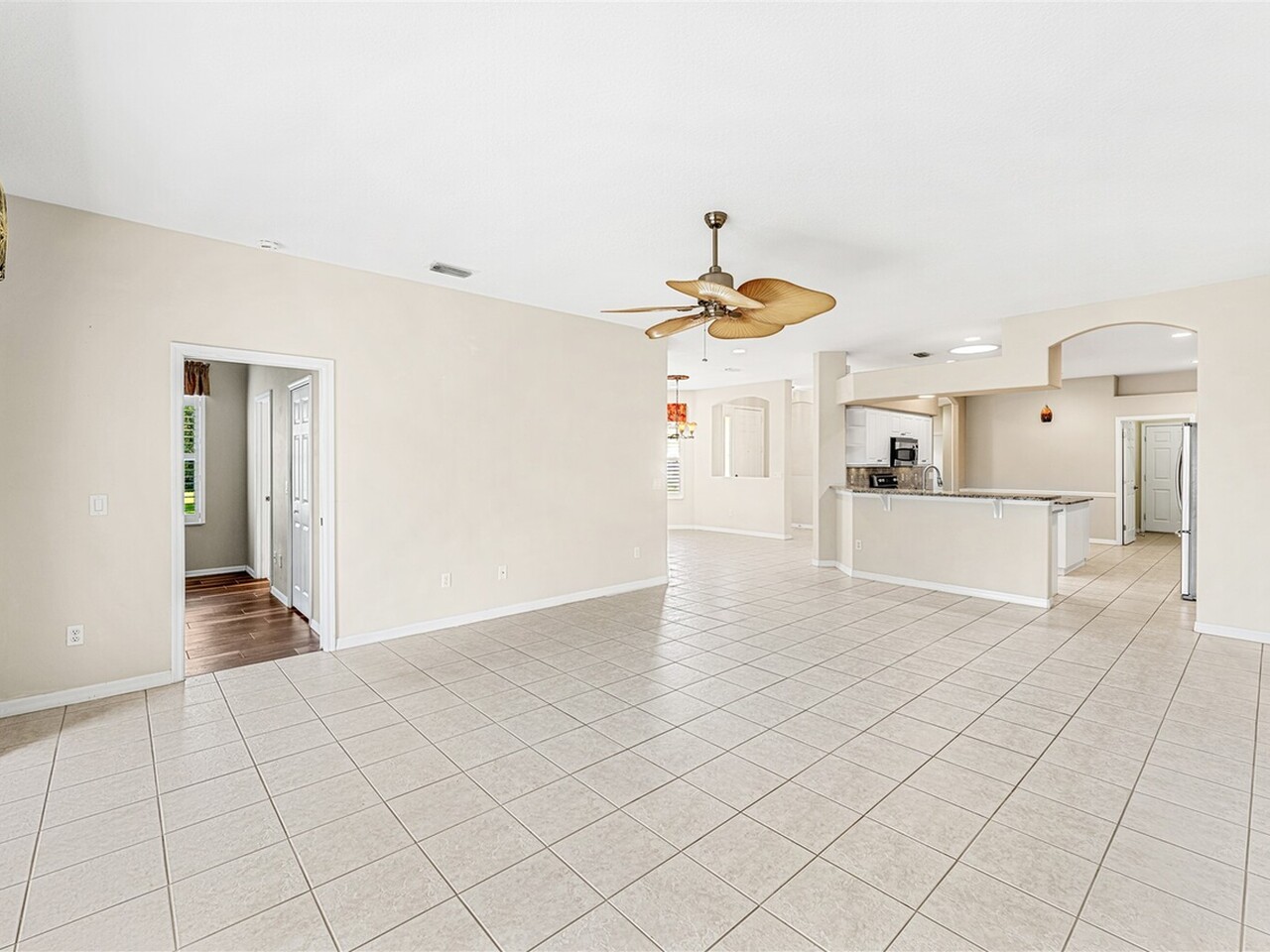 1233 Honeybee Lane