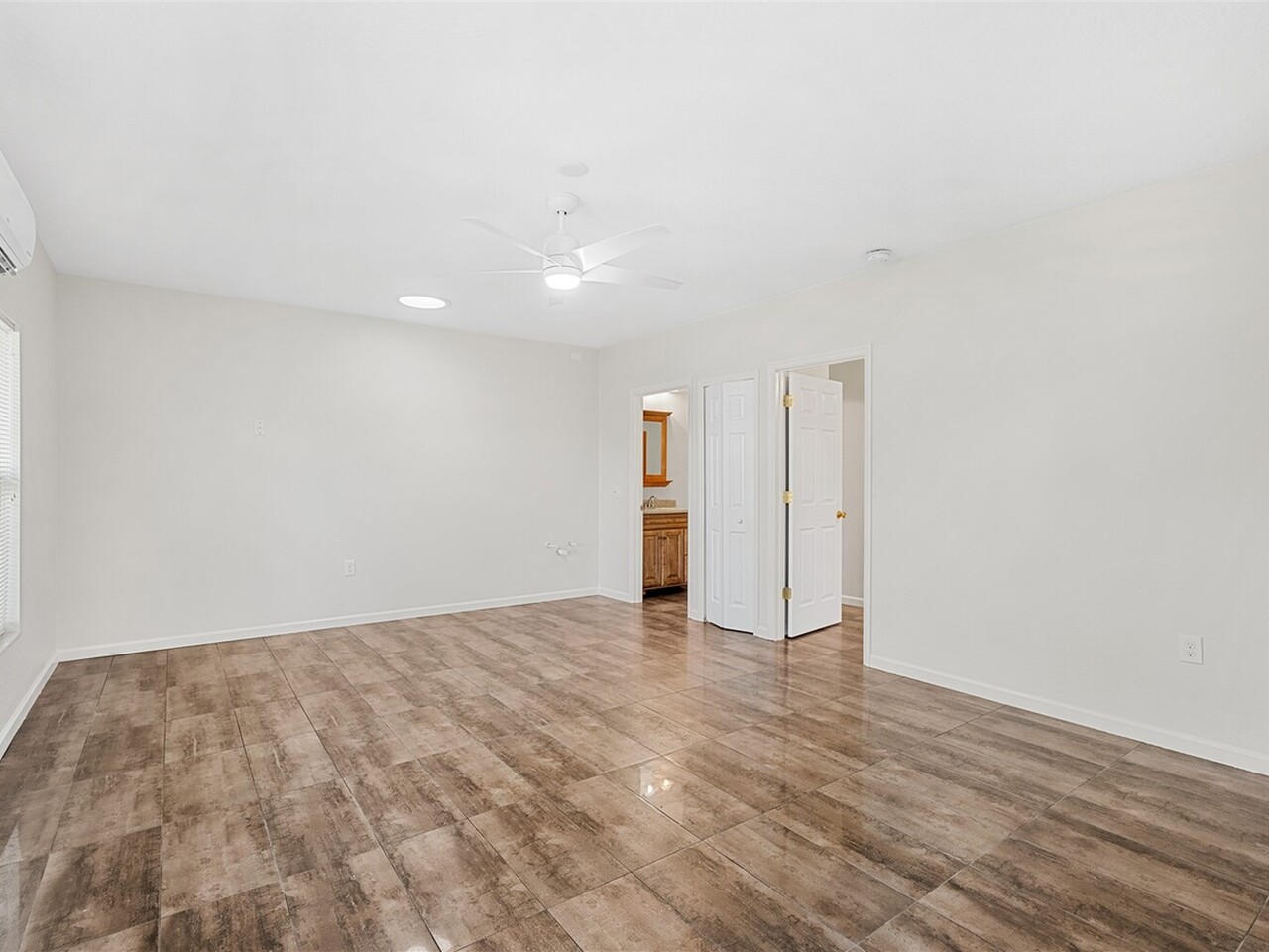1235 Two Oaks Blvd.