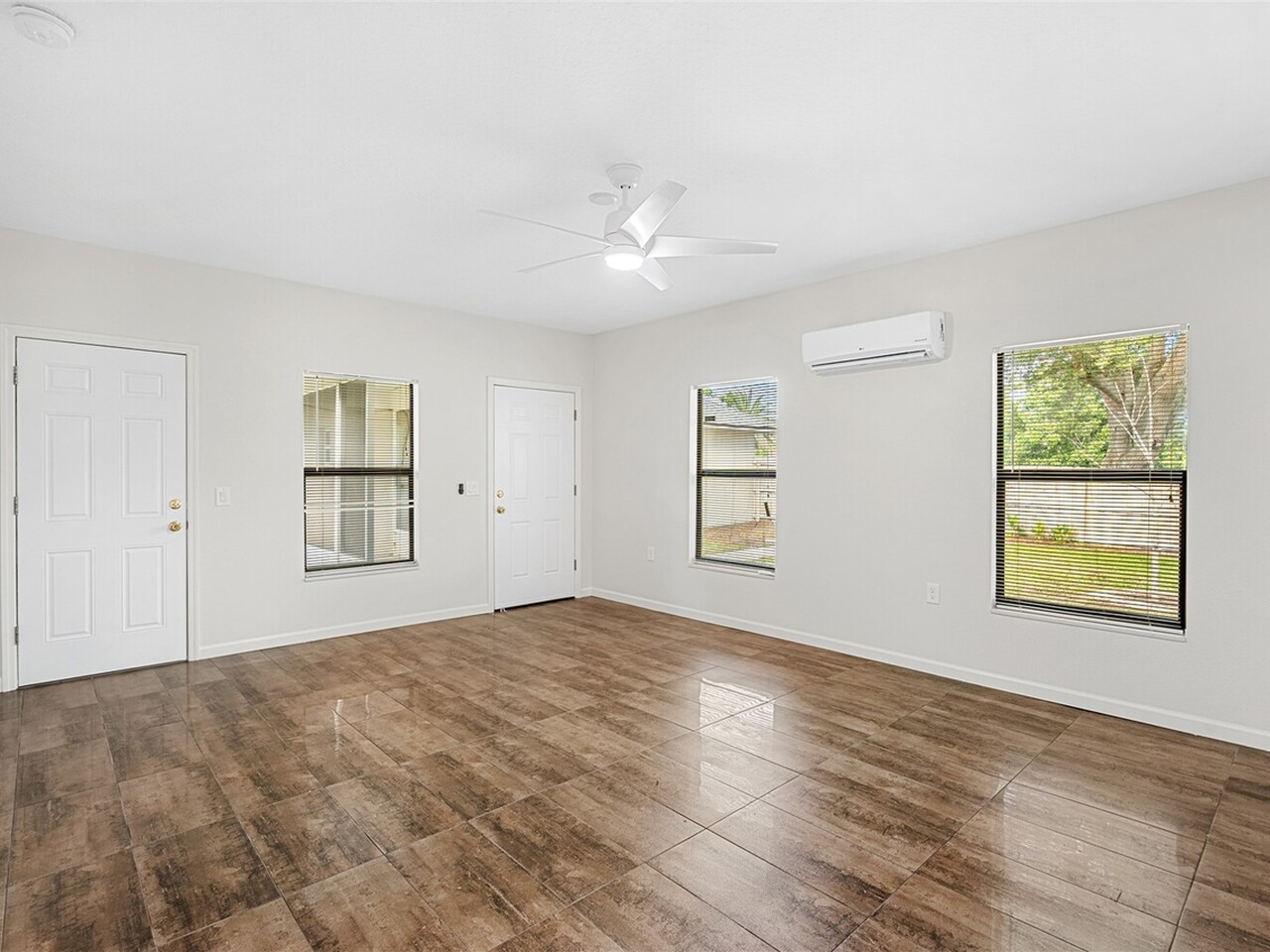 1235 Two Oaks Blvd.