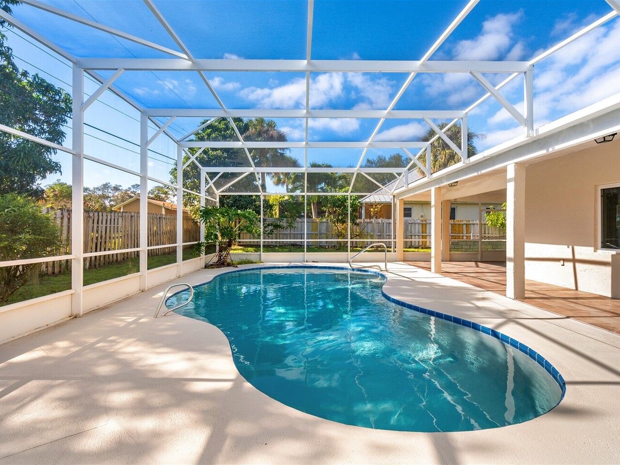 1235 Two Oaks Blvd.