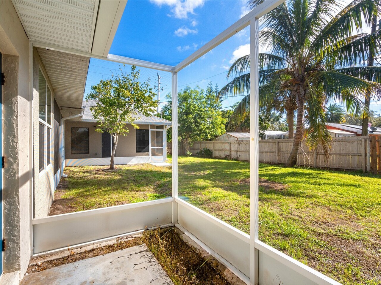 1235 Two Oaks Blvd.