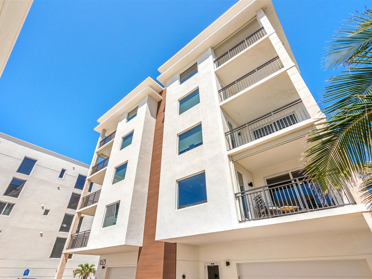 1625 N Highway A1A 202