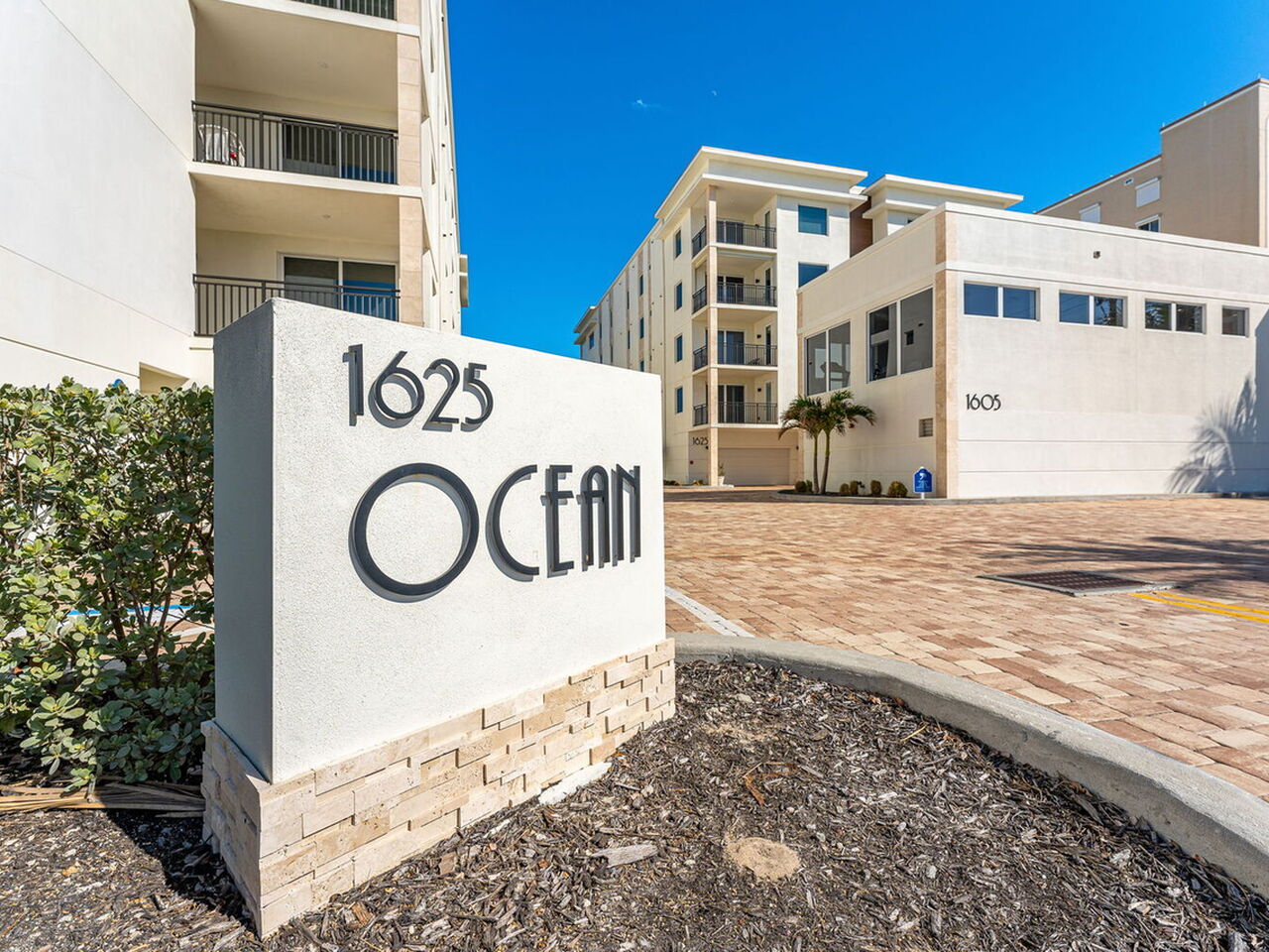 1625 N Highway A1A 401