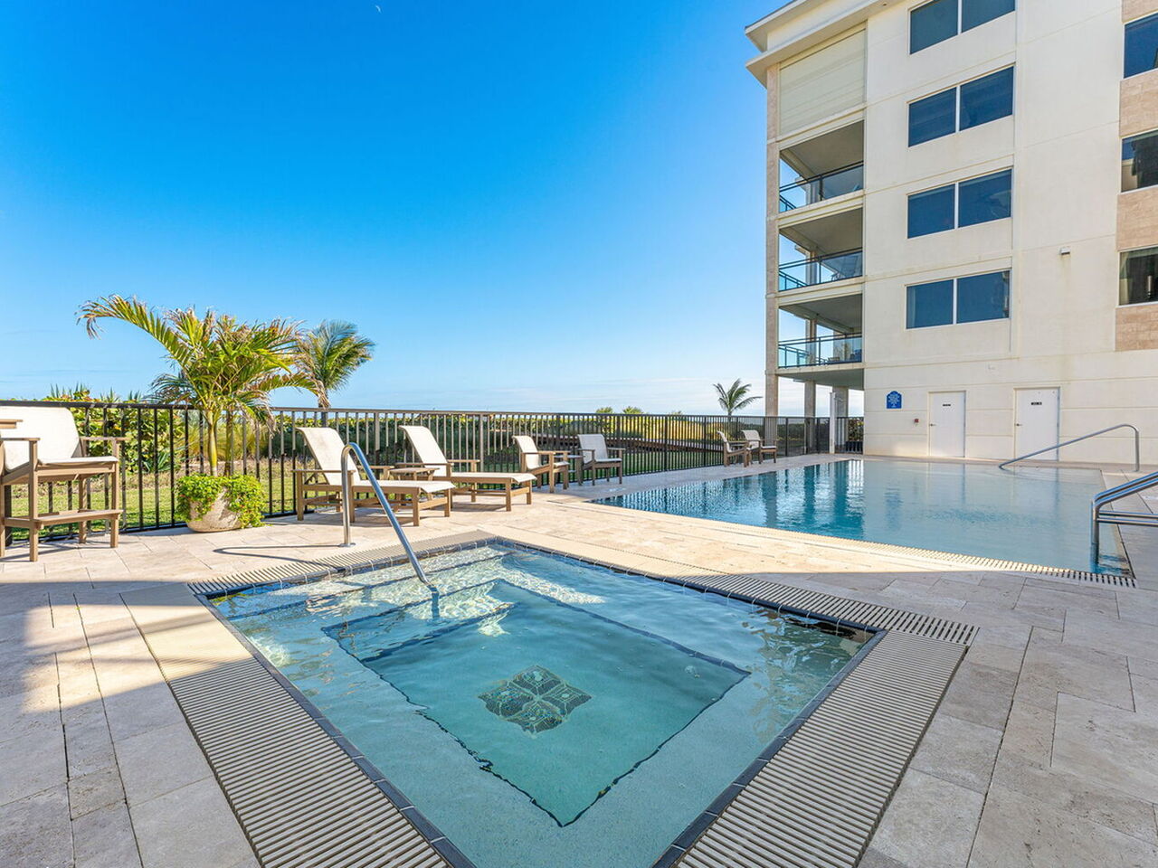 1625 N Highway A1A 401