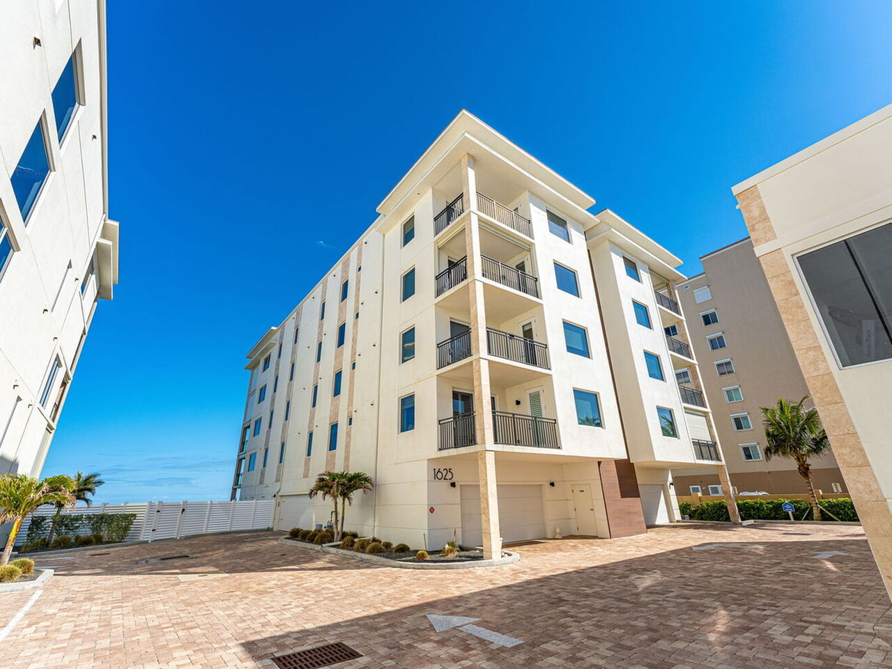1625 N Highway A1A 401