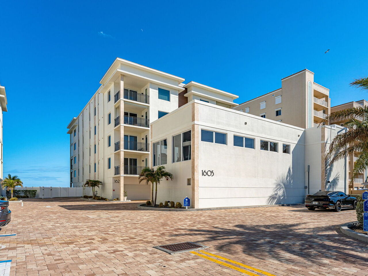 1625 N Highway A1A 401