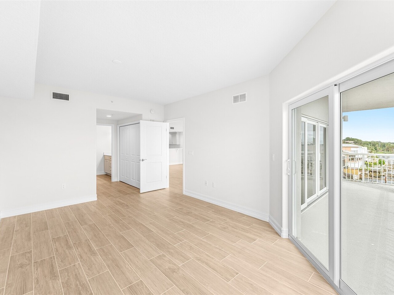 1805 Riverside Dr. 401N