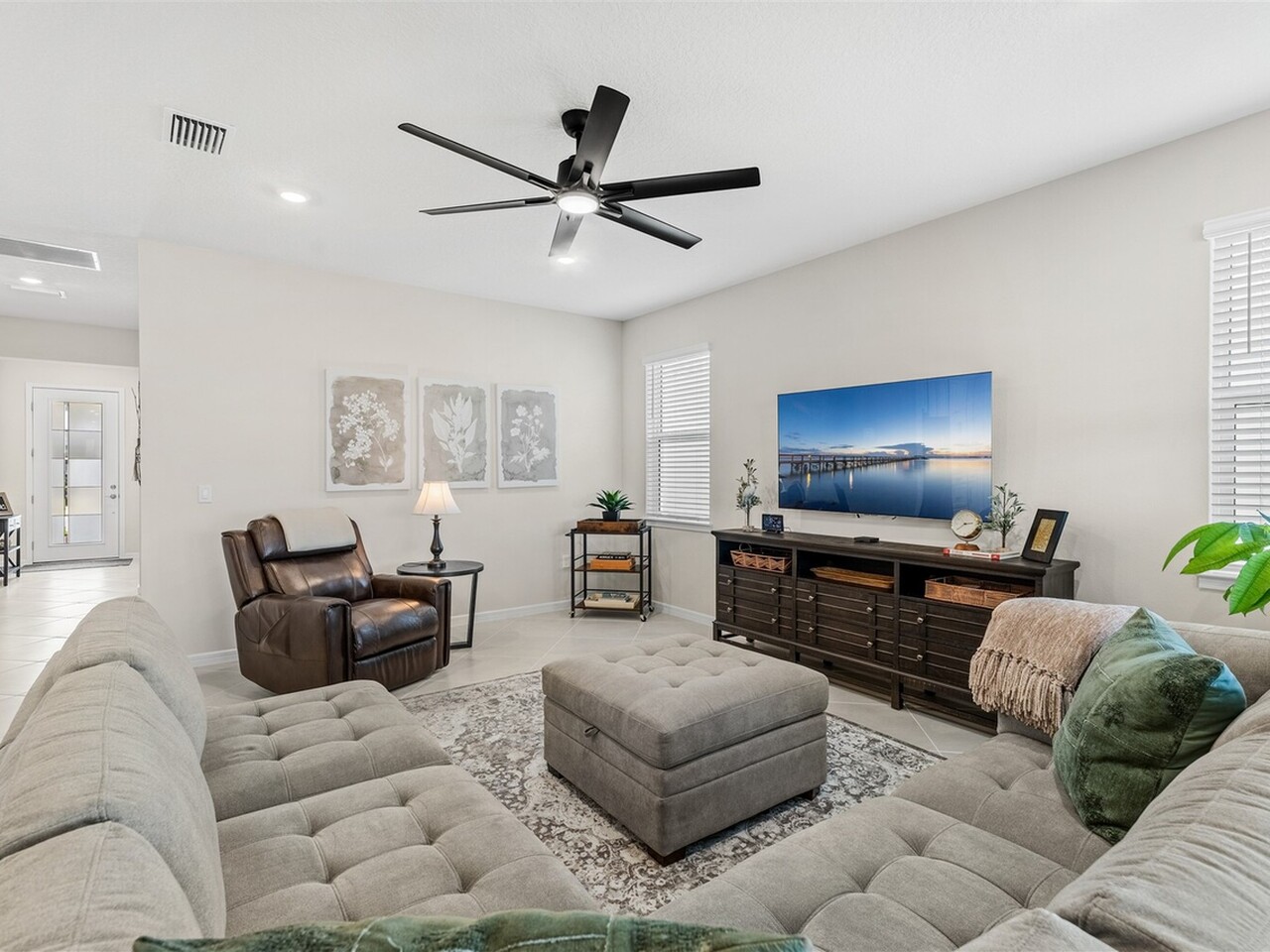 3582 Coastline Lane