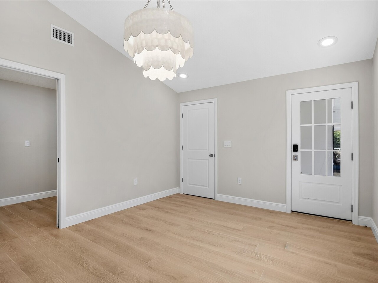 517 N River Oaks Drive