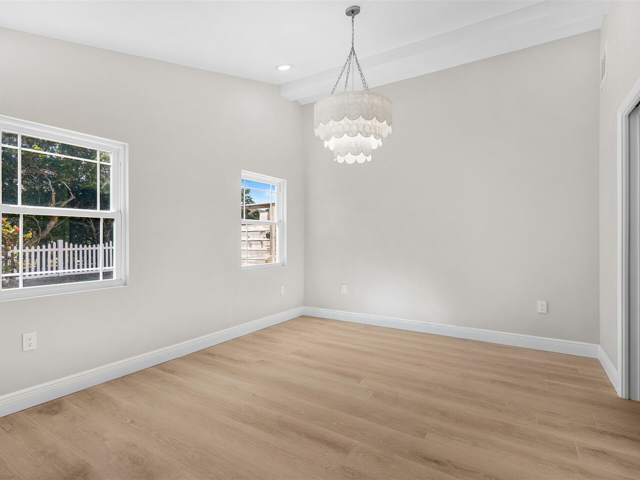 517 N River Oaks Drive