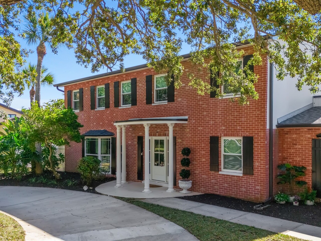 517 N River Oaks Drive