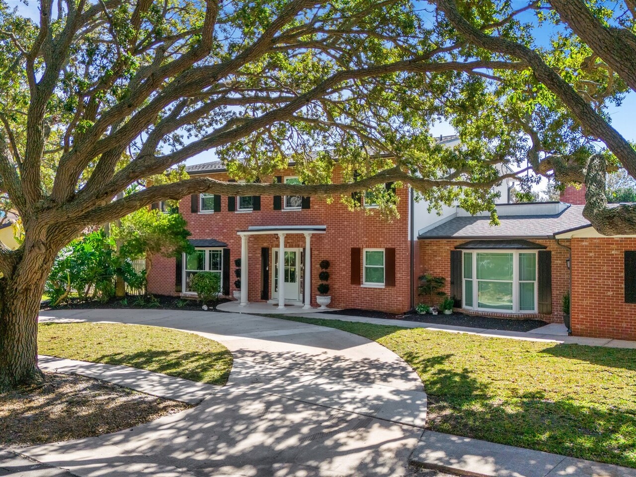 517 N River Oaks Drive