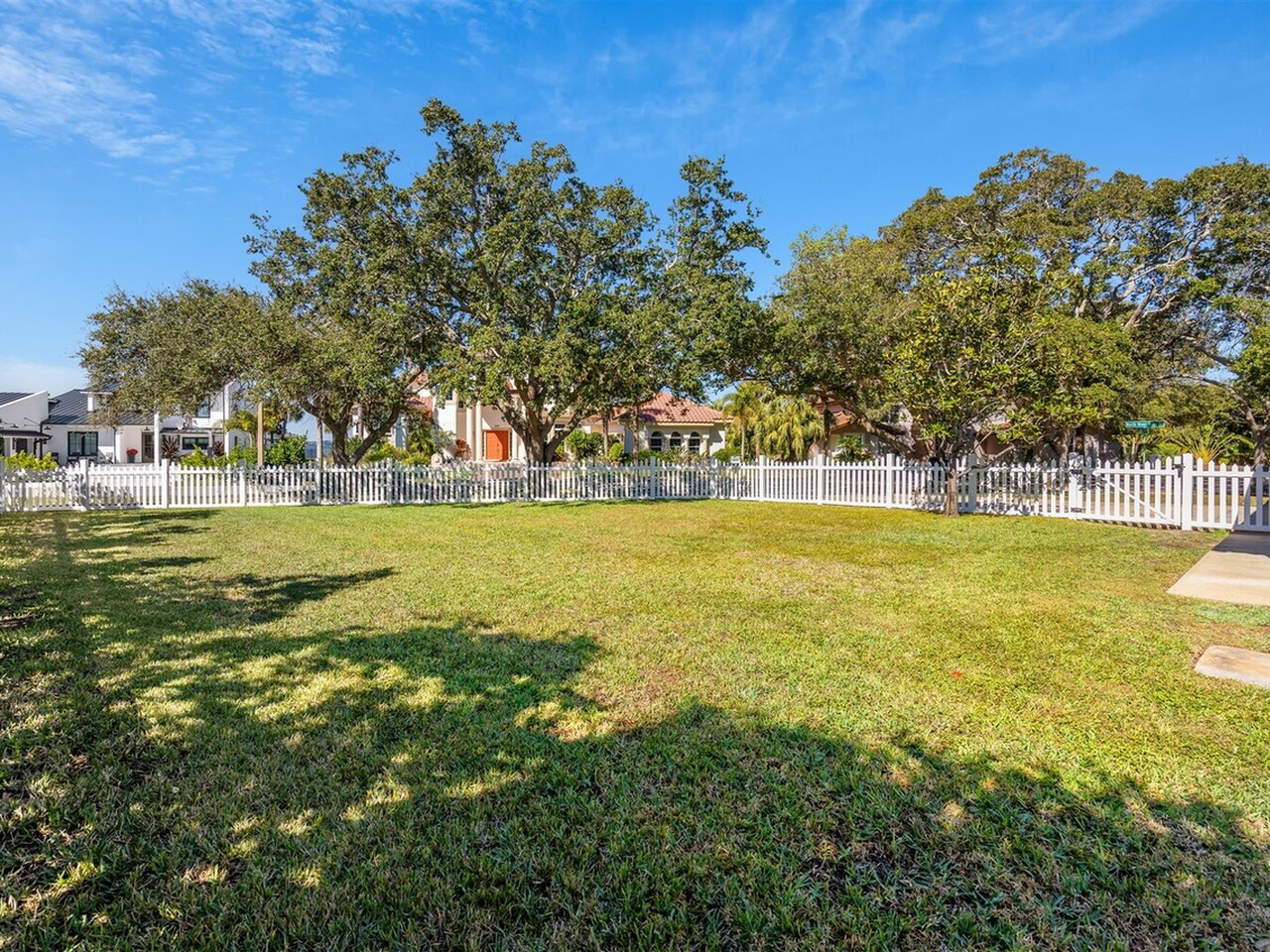 517 N River Oaks Drive