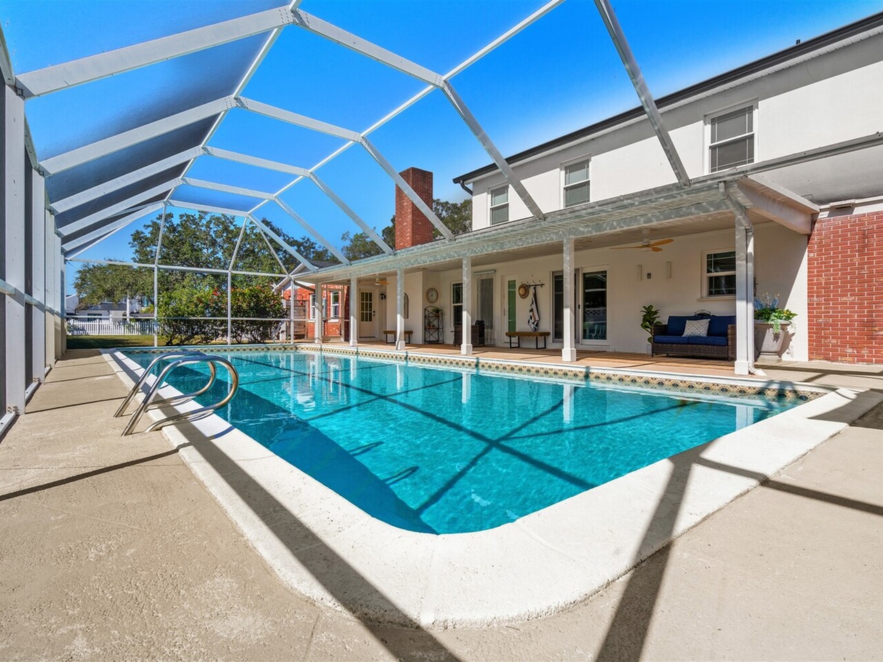 517 N River Oaks Drive