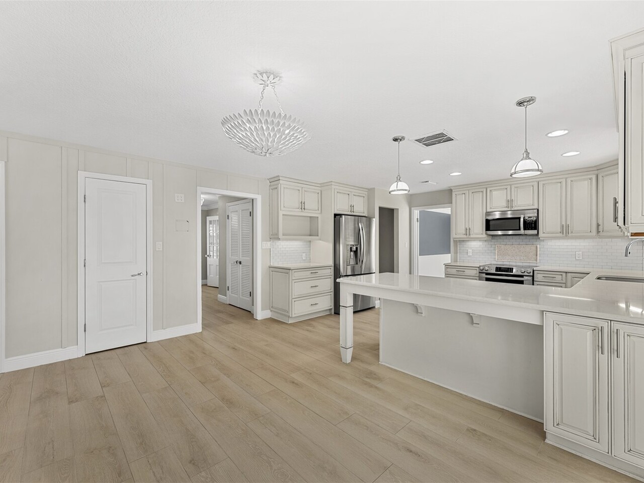 517 N River Oaks Drive