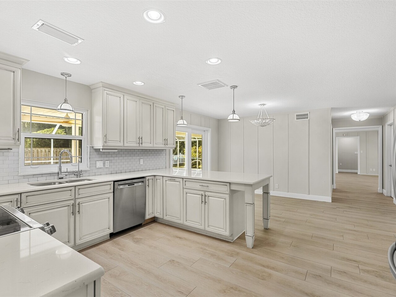 517 N River Oaks Drive