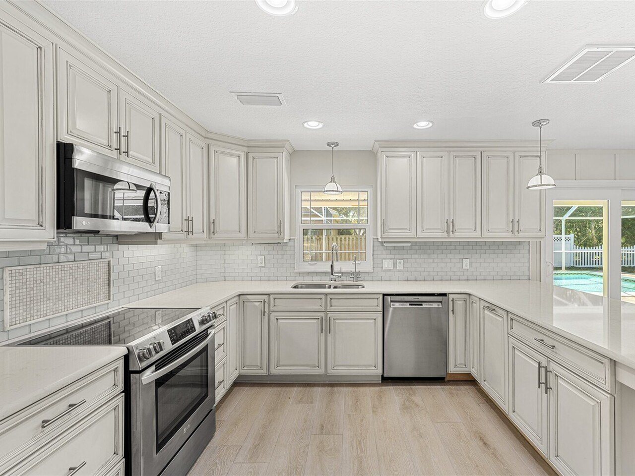 517 N River Oaks Drive