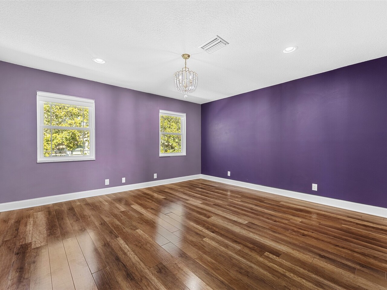 517 N River Oaks Drive