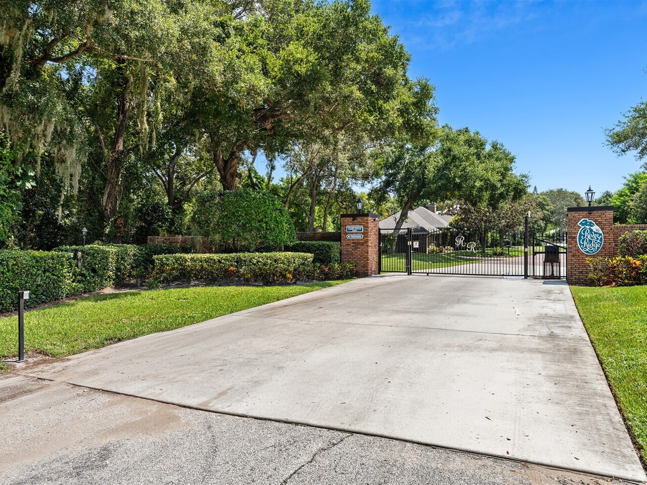 54 Ridge Court