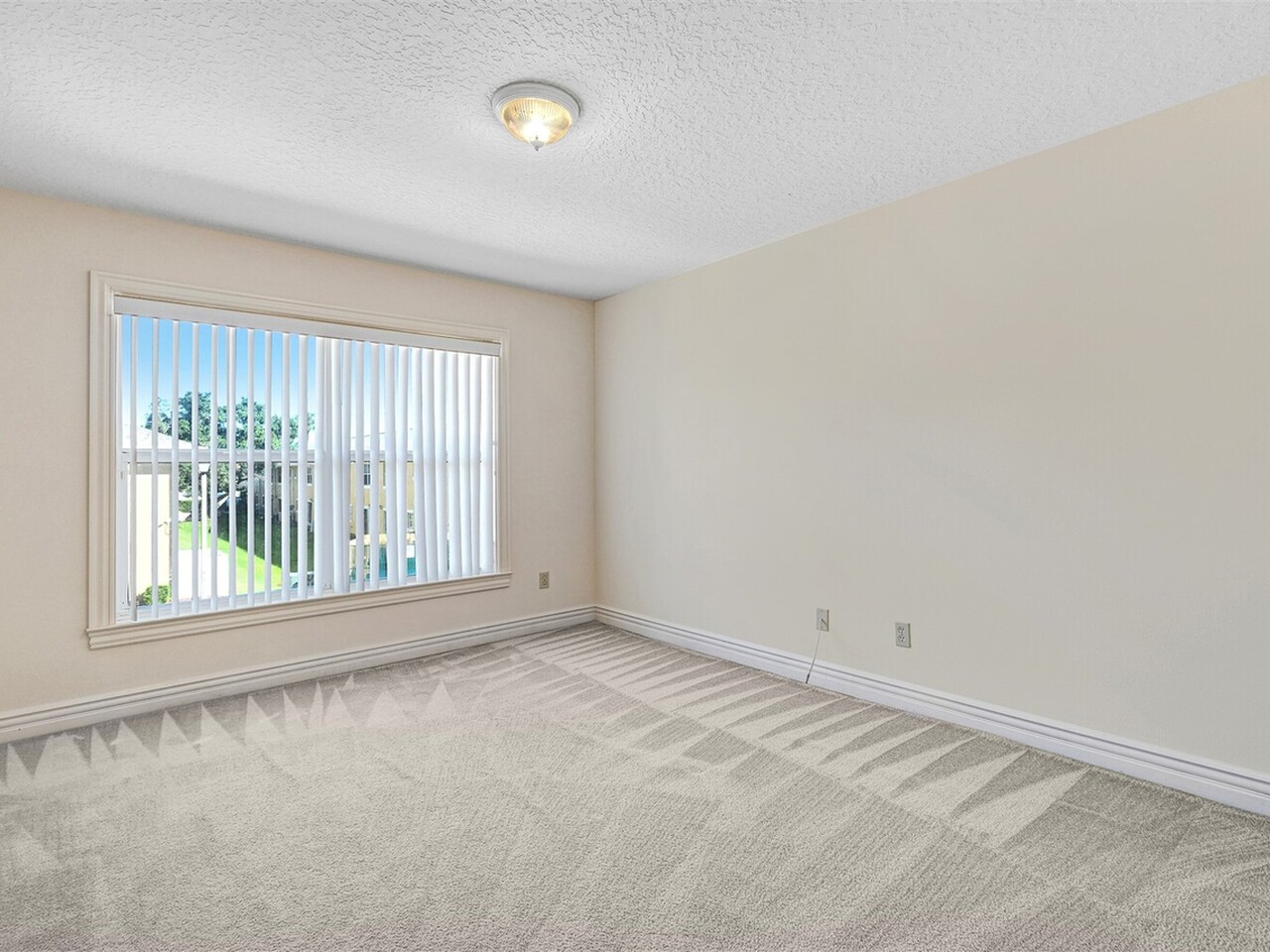 622 Cedar Side Circle NE