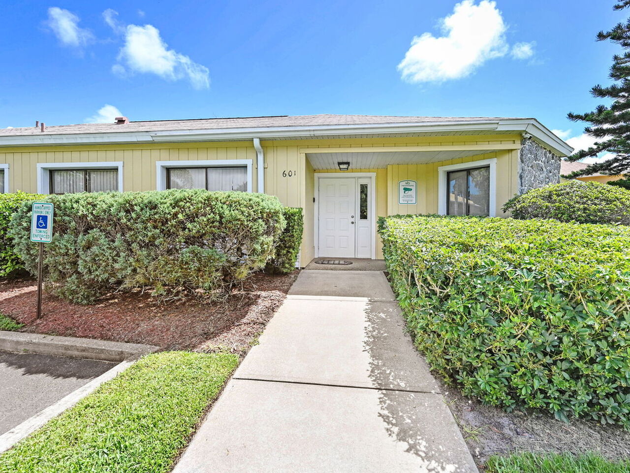 622 Cedar Side Circle NE