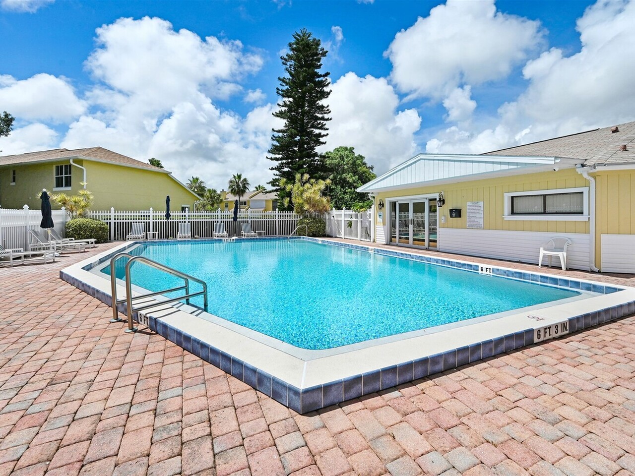 622 Cedar Side Circle NE