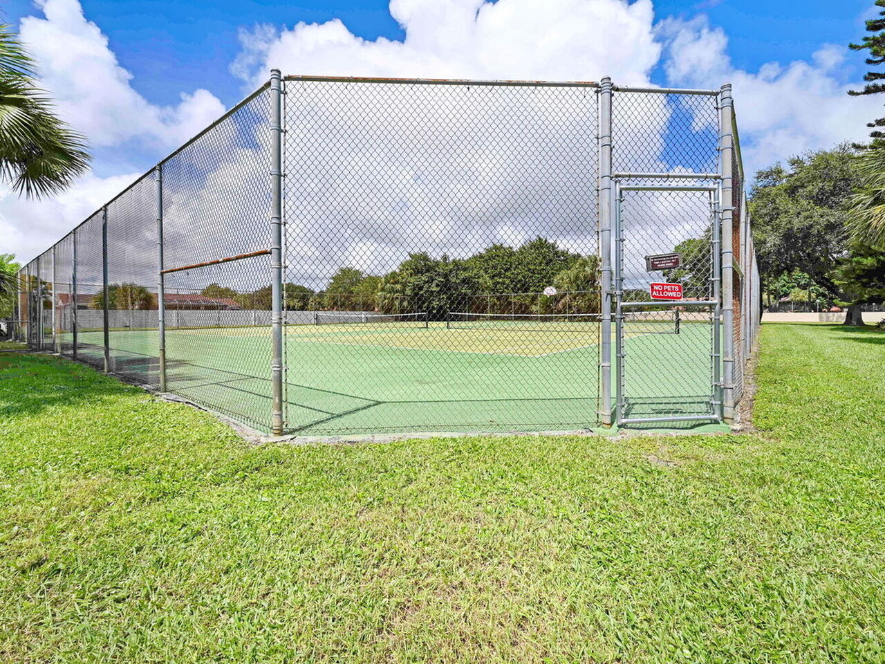 622 Cedar Side Circle NE