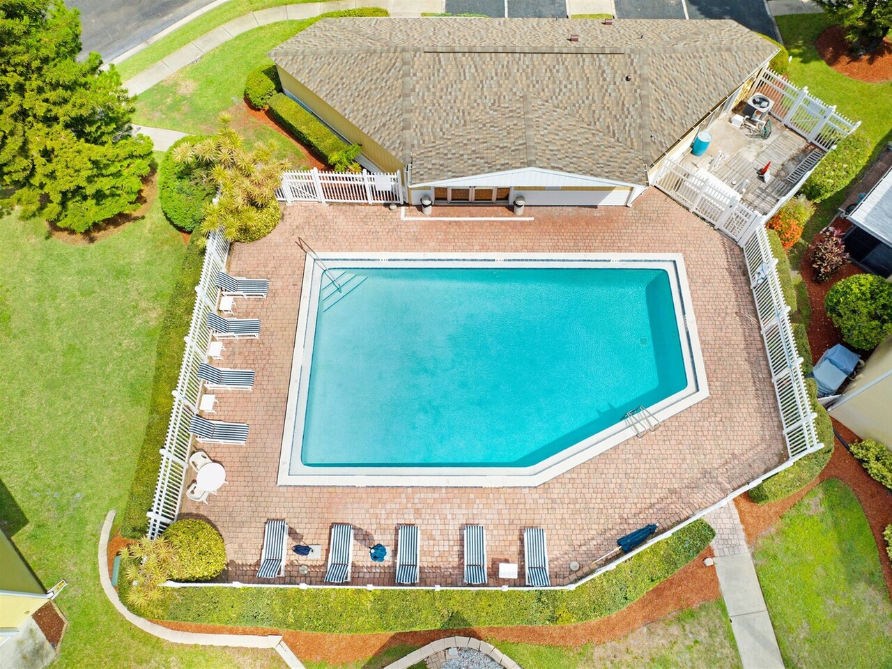 622 Cedar Side Circle NE