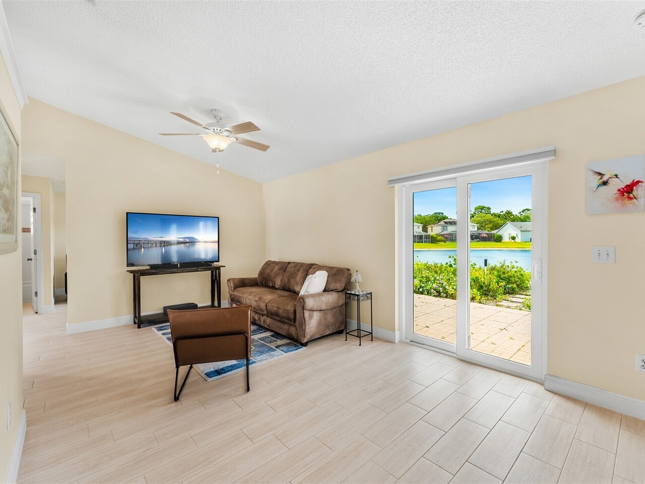 6986 Hammock Lakes Drive