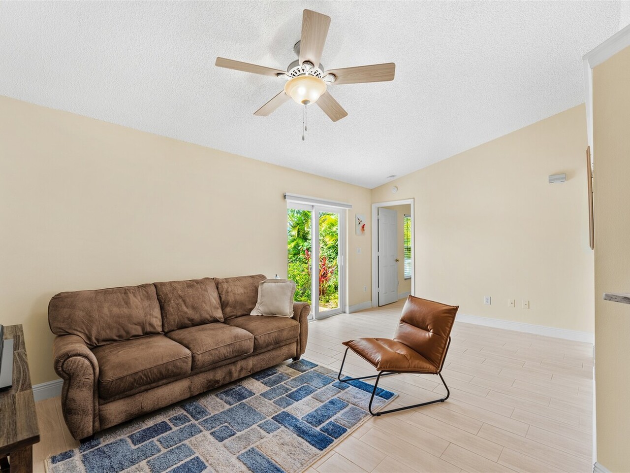 6986 Hammock Lakes Drive