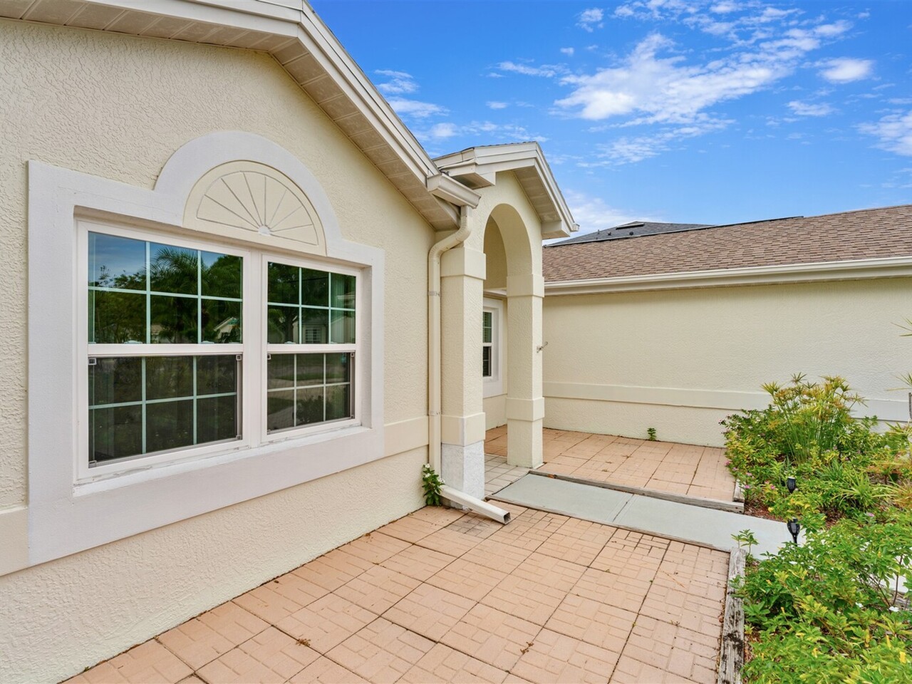 6986 Hammock Lakes Drive