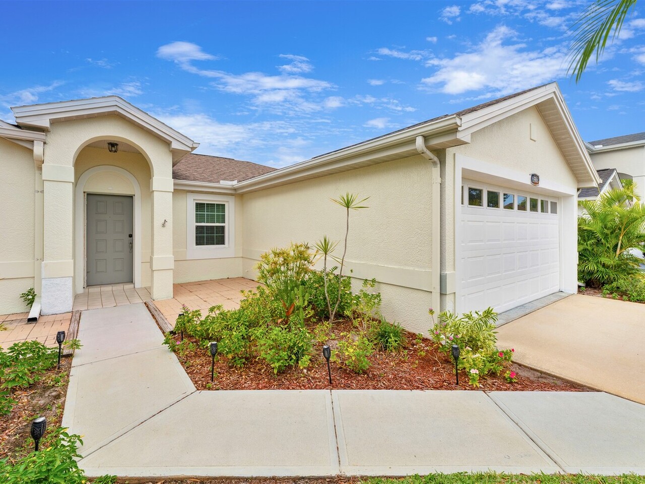 6986 Hammock Lakes Drive