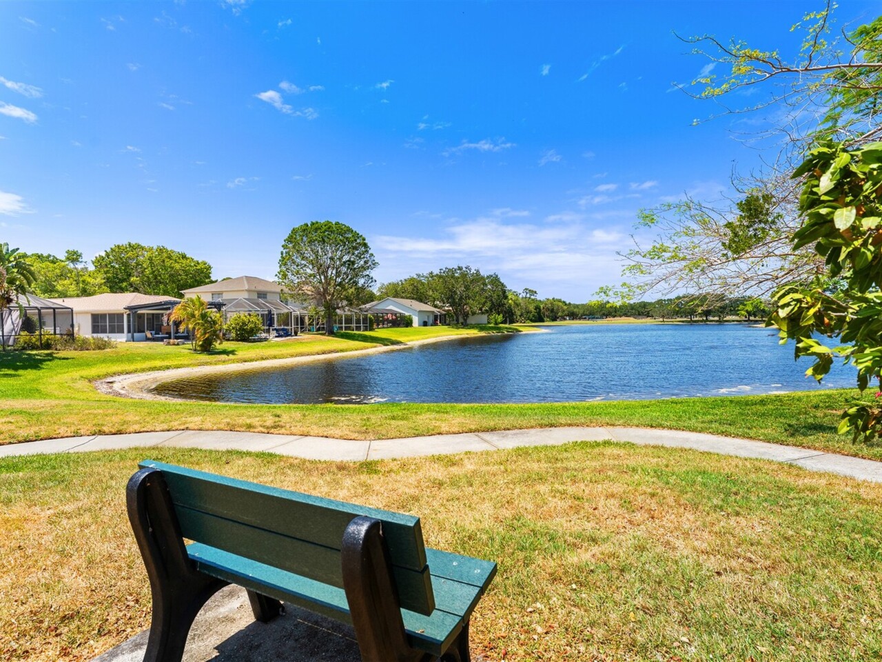 6986 Hammock Lakes Drive