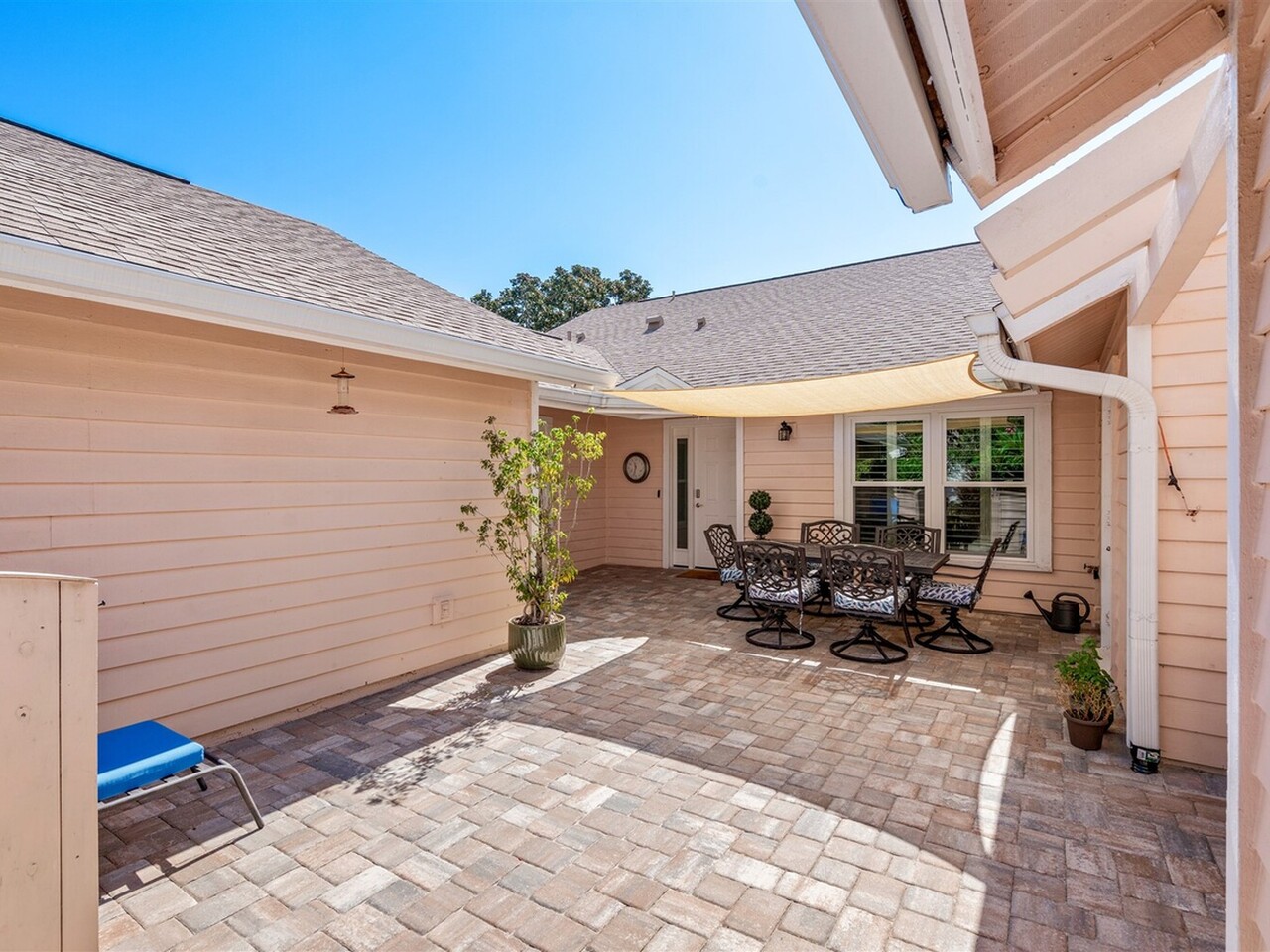 917 Ridge Lake Drive