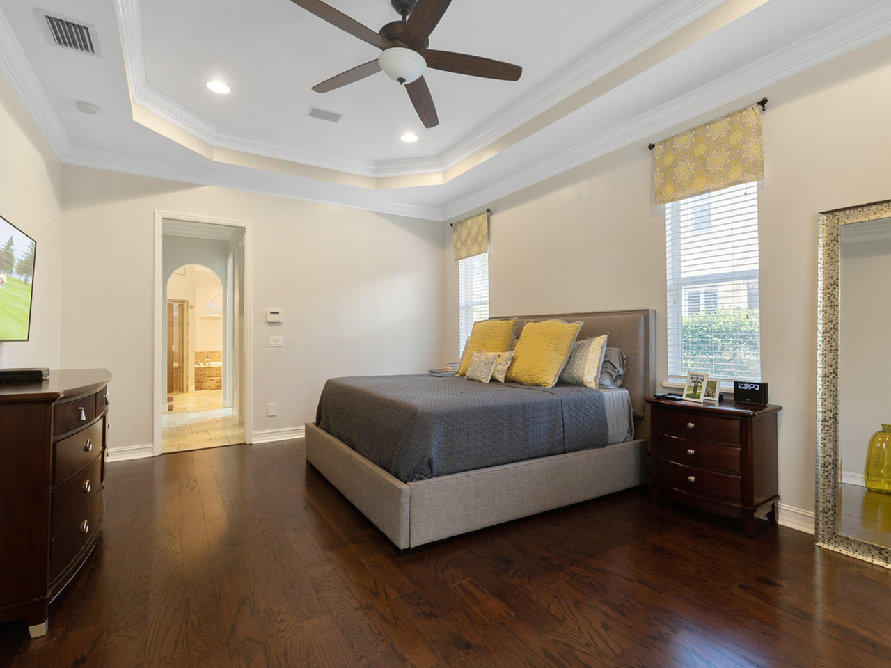 922 Balmoral Way