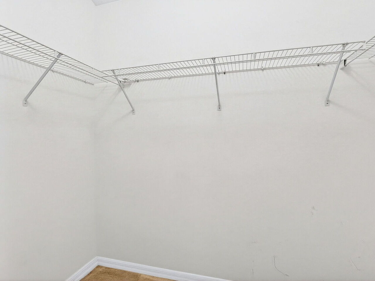 934 Pine Creek Circle NE