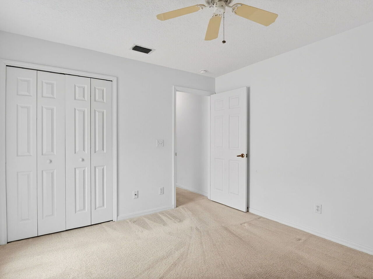 934 Pine Creek Circle NE