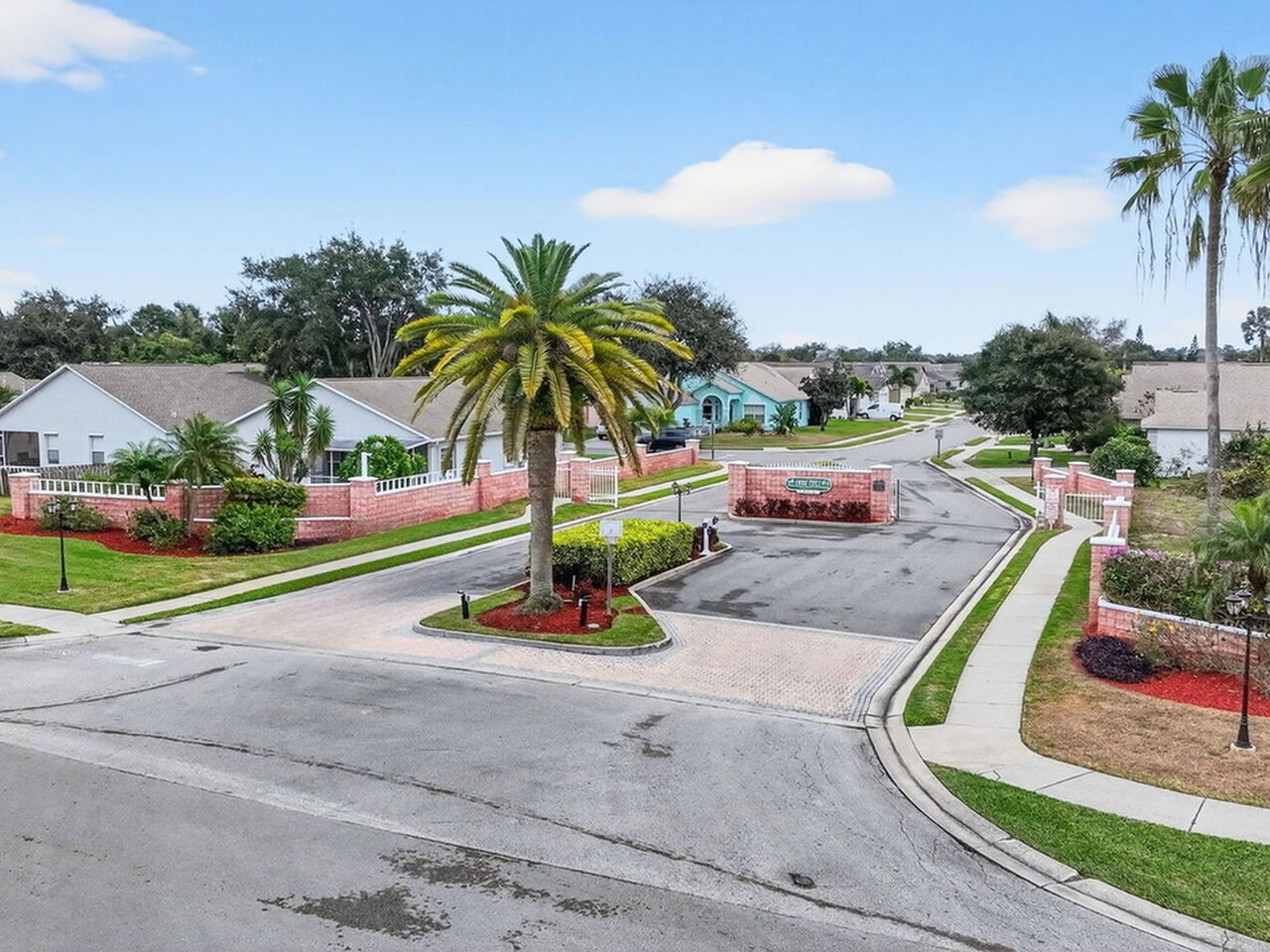 934 Pine Creek Circle NE