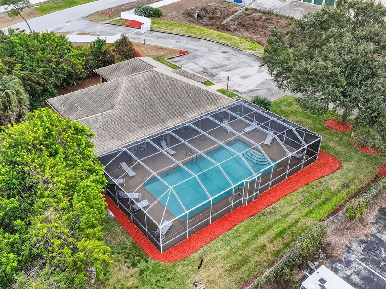 934 Pine Creek Circle NE