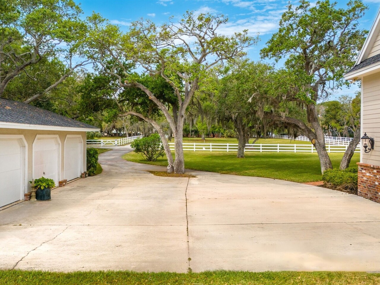 9490 S. Tropical Trail