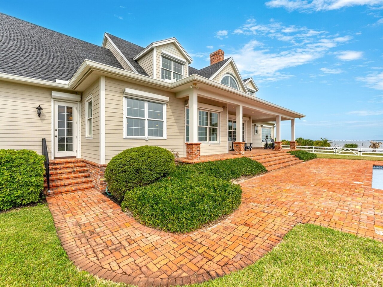 9490 S. Tropical Trail