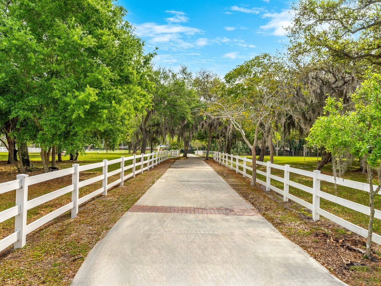 9490 S. Tropical Trail