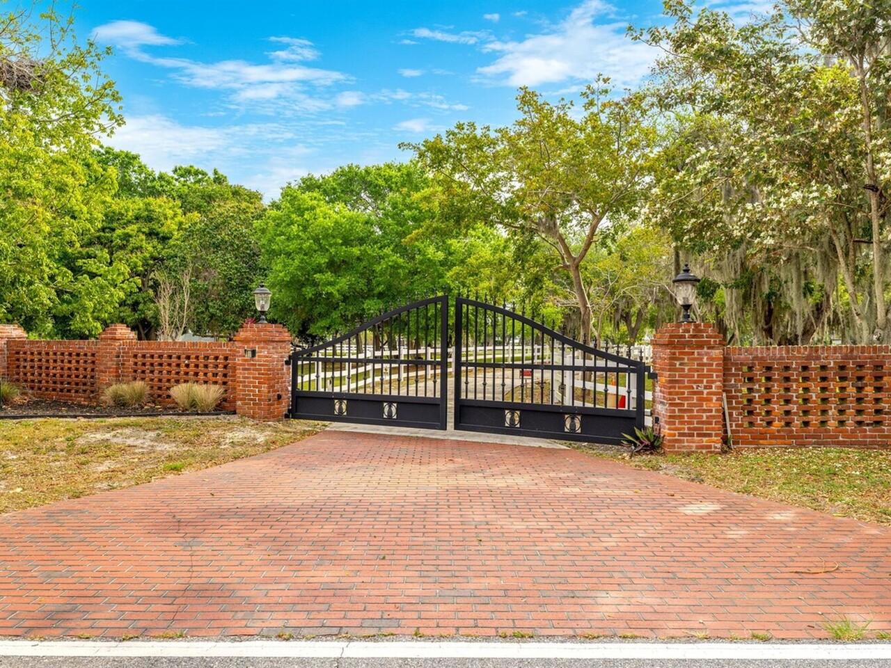 9490 S. Tropical Trail