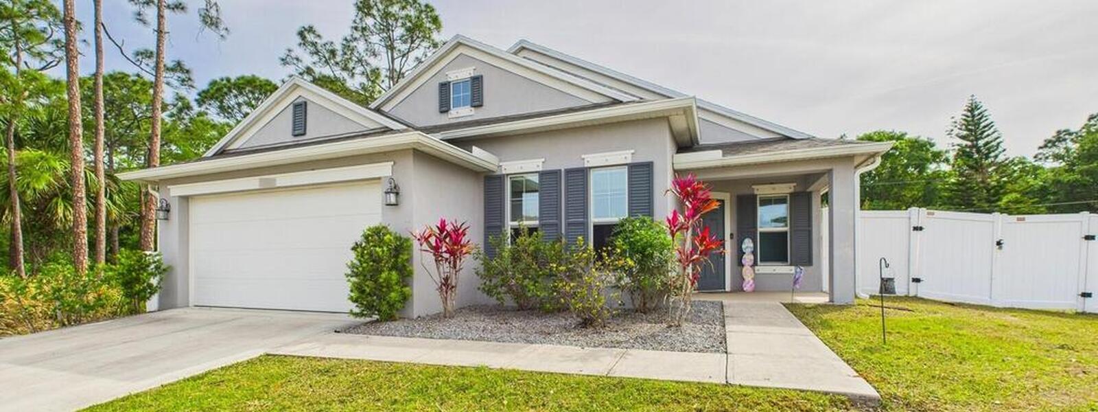 2515 Marquez Avenue