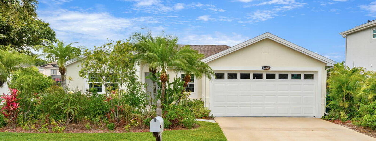 6986 Hammock Lakes Drive